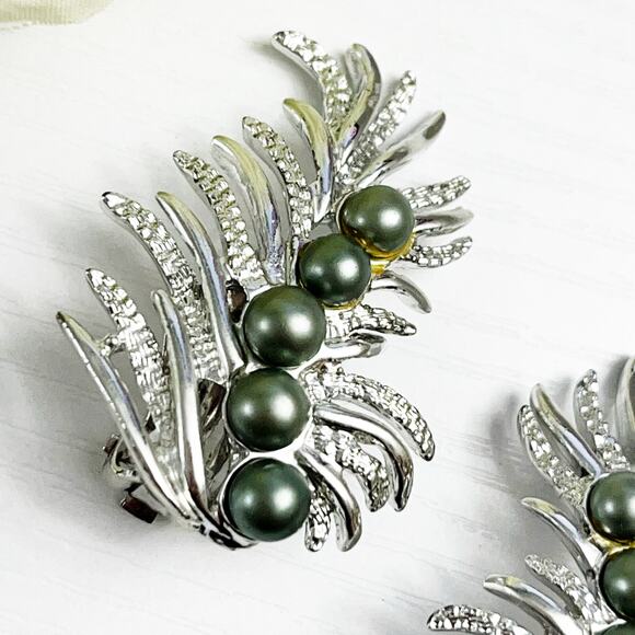 Sarah Coventry Vintage Feather Fantasy Ear Climber Clip Earrings - Picture 3 of 6